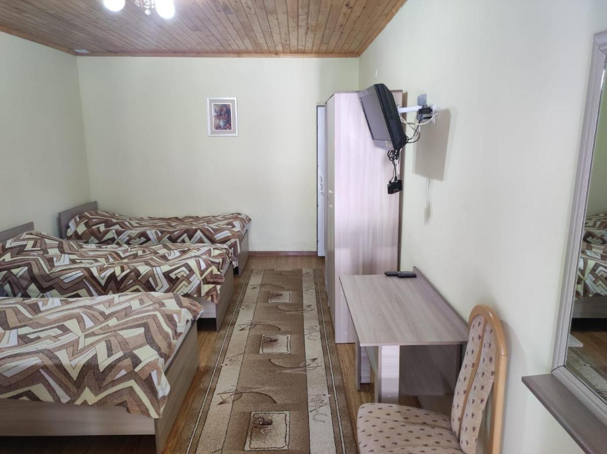Отель В Гостях на Иссык-Куле Чолпон-Ата Экстерьер фото