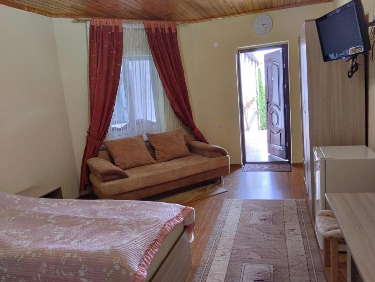 Отель В Гостях на Иссык-Куле Чолпон-Ата Экстерьер фото